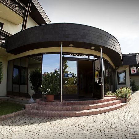 Tennis- Und Freizeitzentrum Neudoerfl Neudorfl Esterno foto