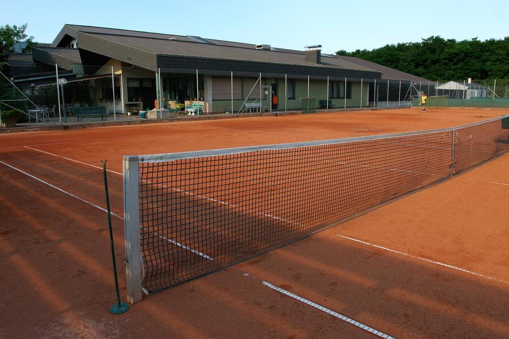 Tennis- Und Freizeitzentrum Neudoerfl Neudorfl Esterno foto