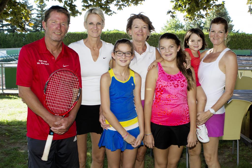 Tennis- Und Freizeitzentrum Neudoerfl Neudorfl Esterno foto