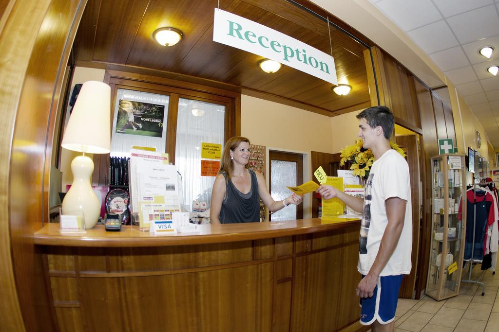 Tennis- Und Freizeitzentrum Neudoerfl Neudorfl Esterno foto