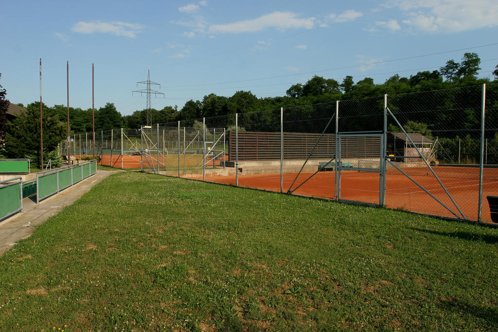 Tennis- Und Freizeitzentrum Neudoerfl Neudorfl Esterno foto